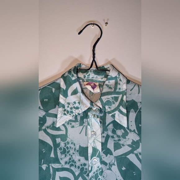 Vintage 70's Flapper Girl Dinner Party Button Up Shirt w/ Dagger Collar - Picture 4 of 6
